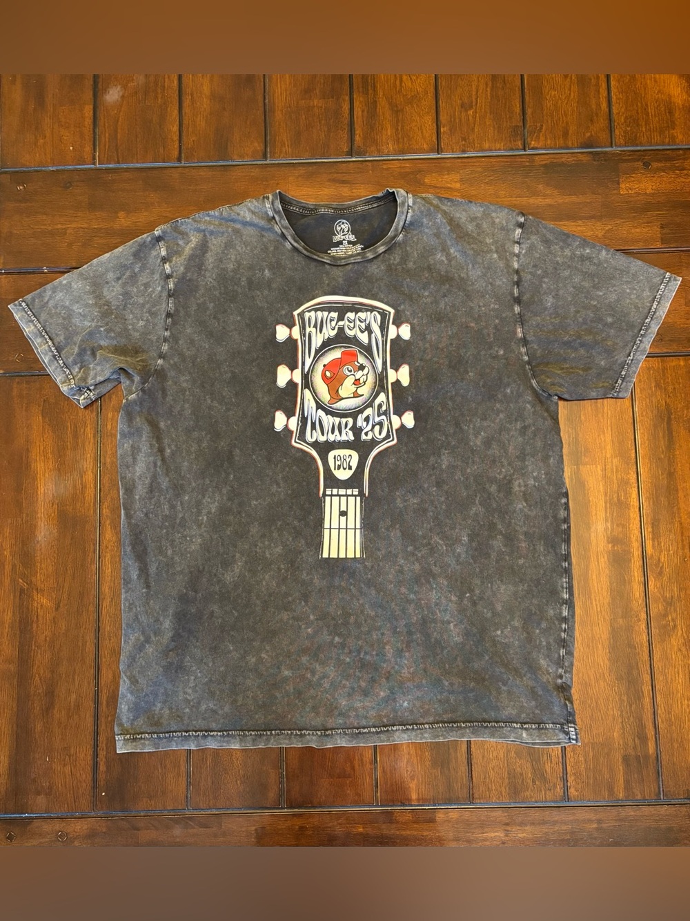 Buc-ee’s Vintage-Style Tour 25 Graphic Tee Shirt Guitar Design Bucee Beaver 2X